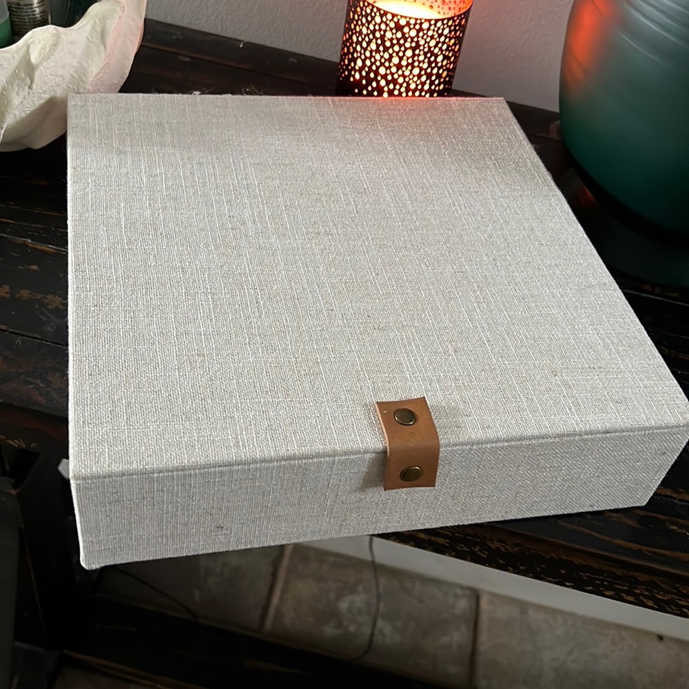 Box with dividers